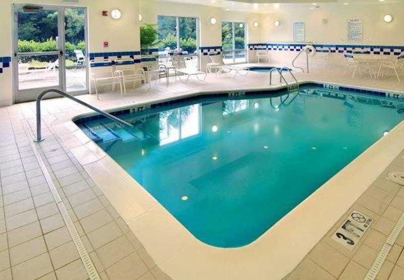 Fairfield Inn And Suites By Marriott Emporia I-95 Exteriör bild