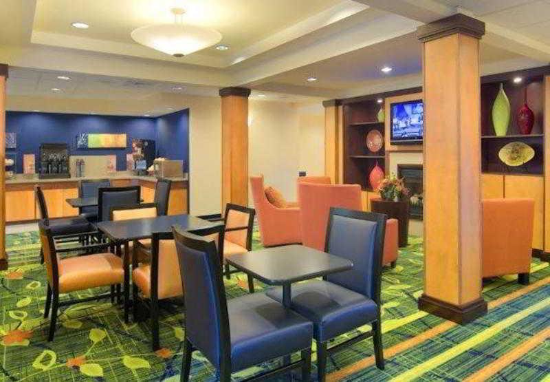 Fairfield Inn And Suites By Marriott Emporia I-95 Exteriör bild