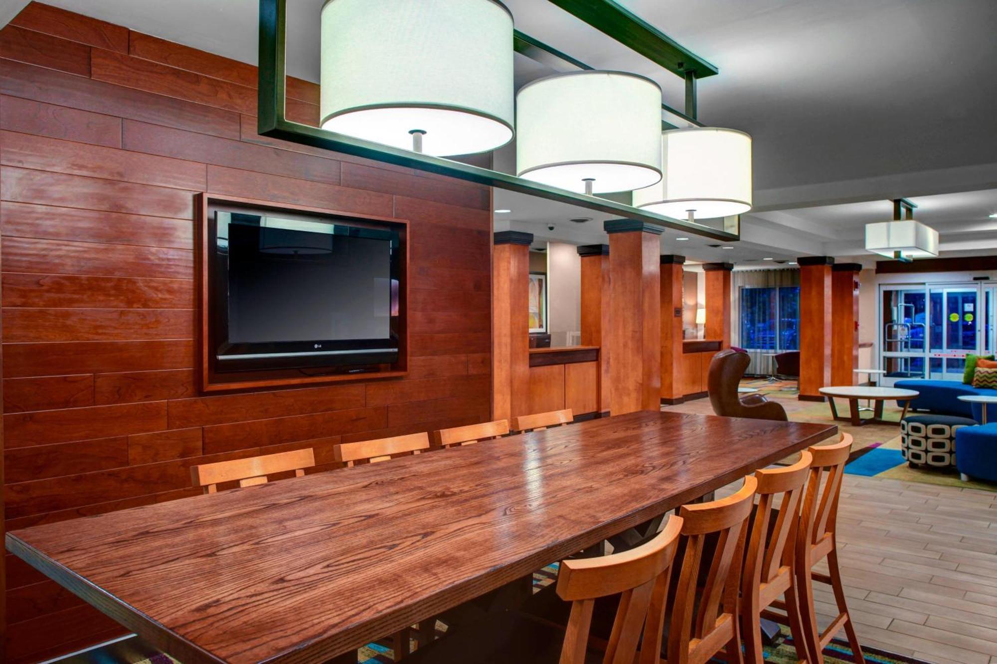 Fairfield Inn And Suites By Marriott Emporia I-95 Exteriör bild