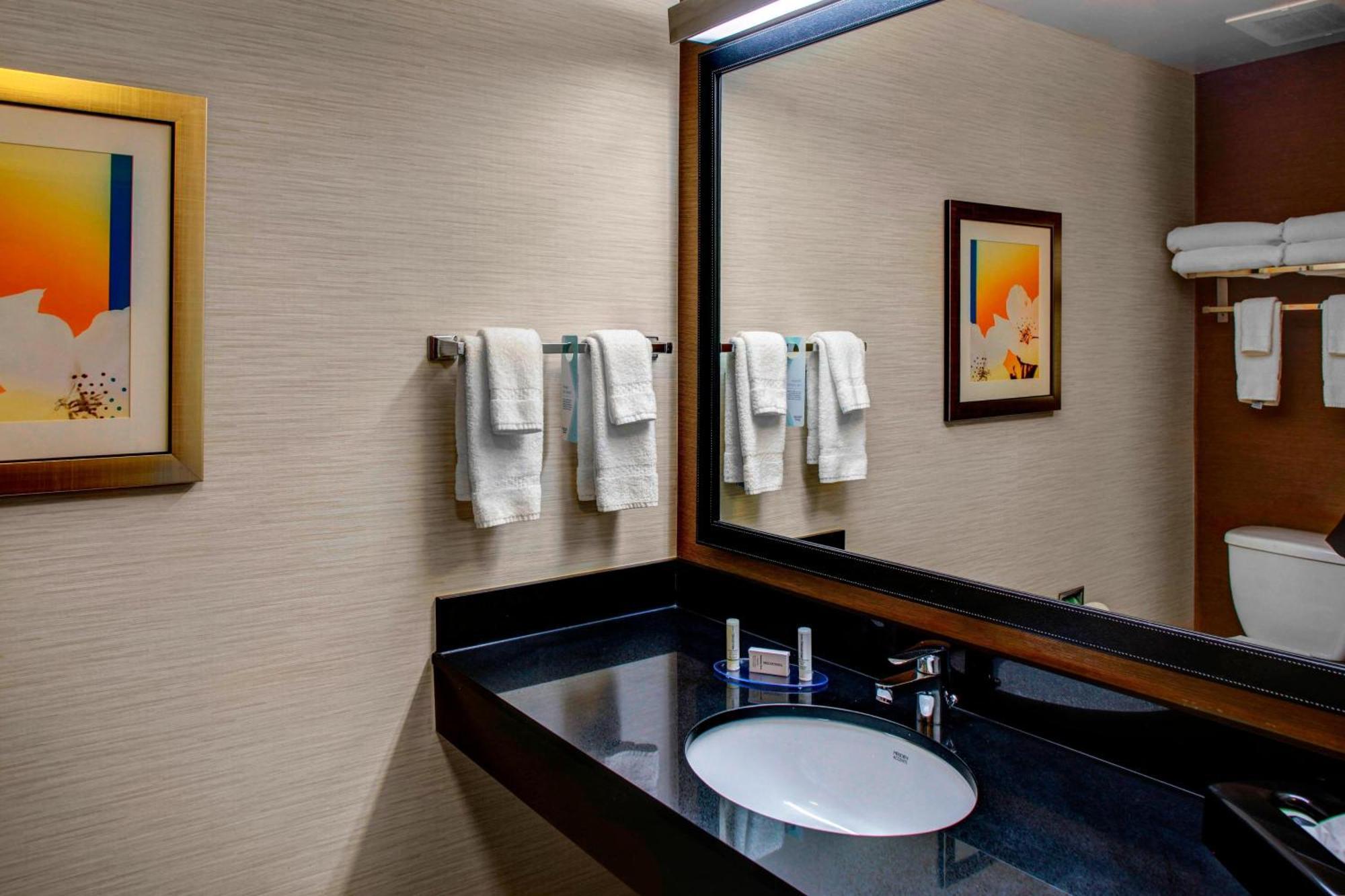 Fairfield Inn And Suites By Marriott Emporia I-95 Exteriör bild