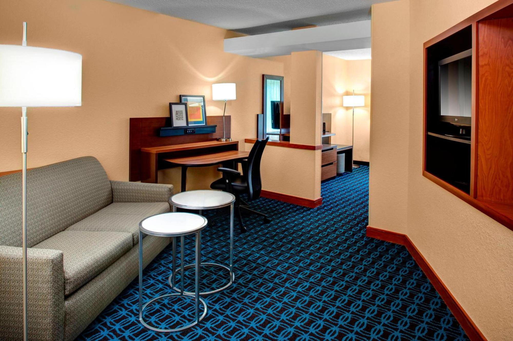 Fairfield Inn And Suites By Marriott Emporia I-95 Exteriör bild