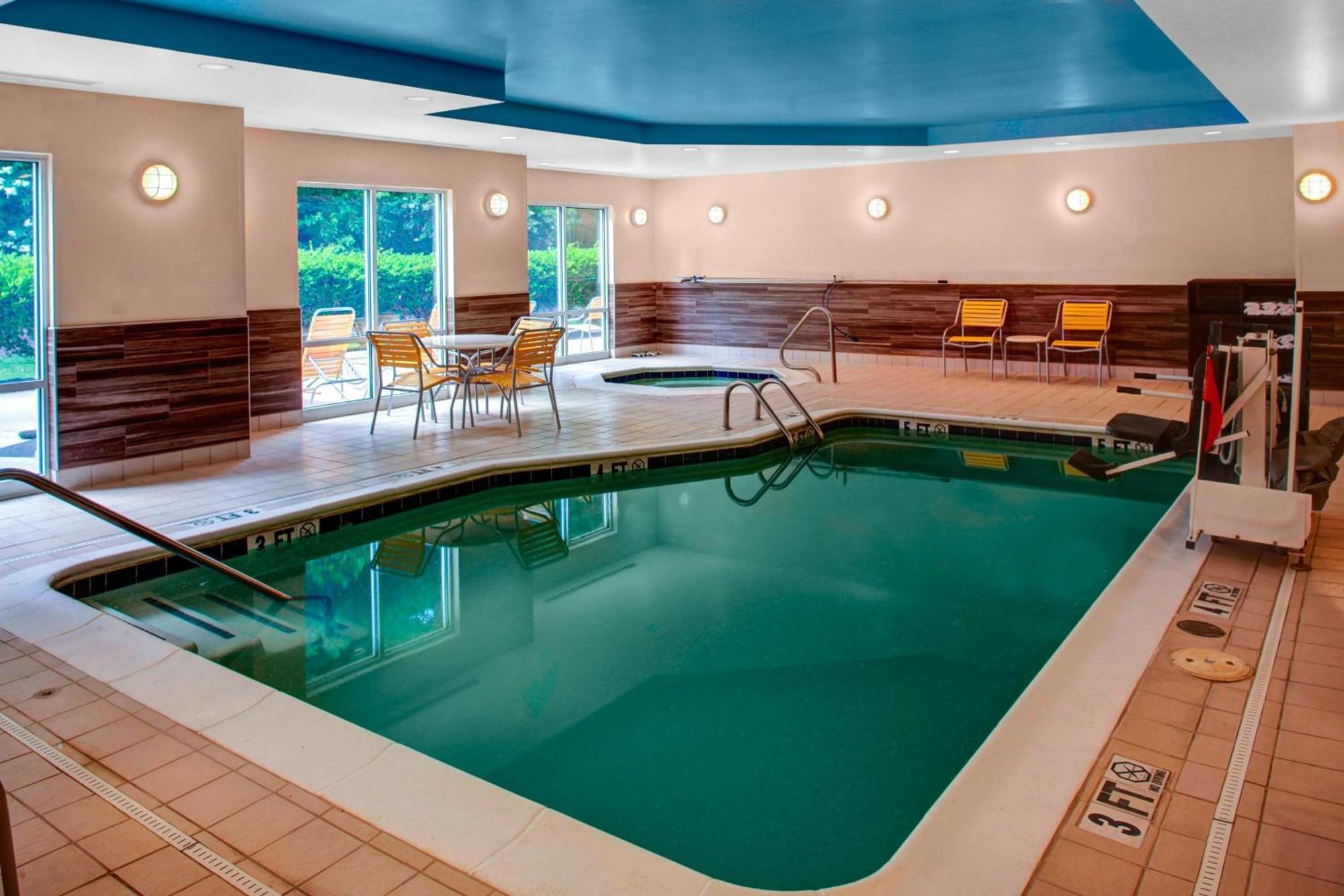 Fairfield Inn And Suites By Marriott Emporia I-95 Exteriör bild