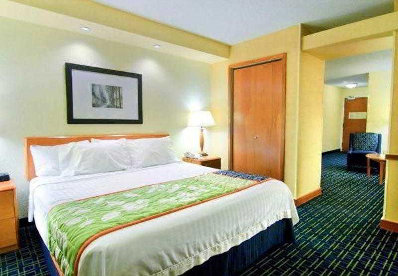 Fairfield Inn And Suites By Marriott Emporia I-95 Exteriör bild