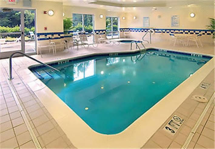Fairfield Inn And Suites By Marriott Emporia I-95 Exteriör bild