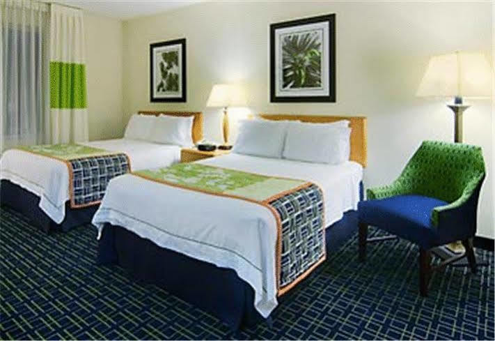 Fairfield Inn And Suites By Marriott Emporia I-95 Exteriör bild
