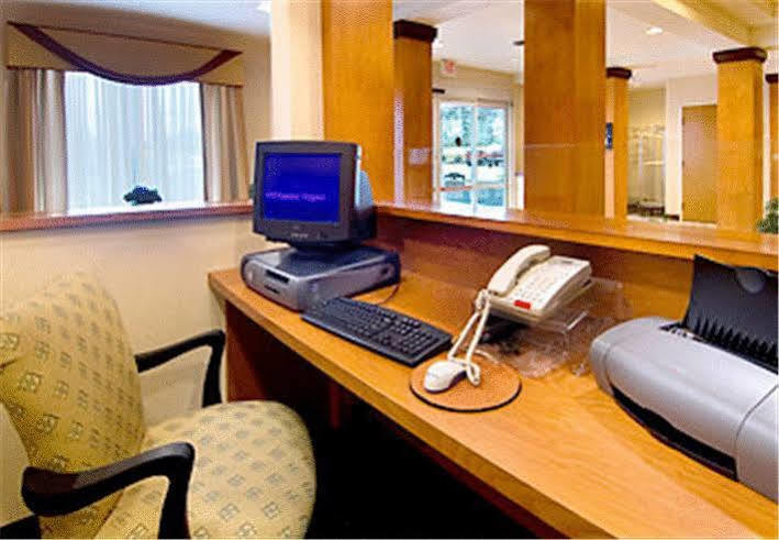 Fairfield Inn And Suites By Marriott Emporia I-95 Exteriör bild